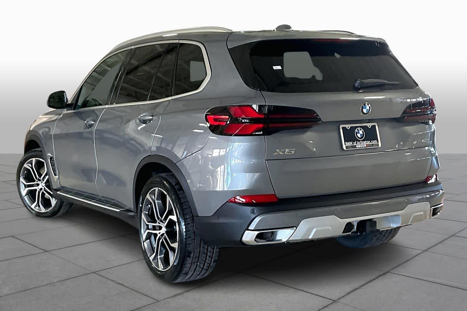 Used 2026 Skyscraper Grey Metallic BMW sDrive40i image 12