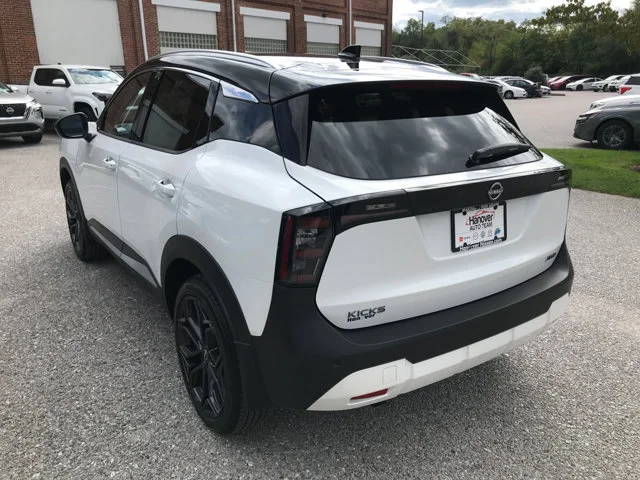 New 2027 Aspen White Tricoat/Super Black Nissan SR image 5