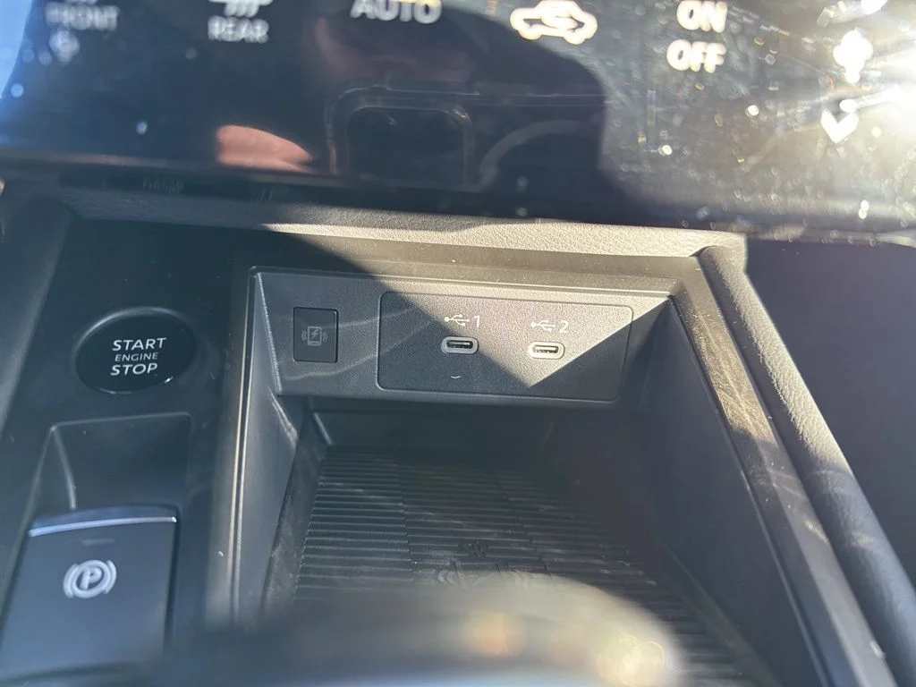 New 2026 Aspen White TriCoat / Super Black Two-tone Nissan SR image 26