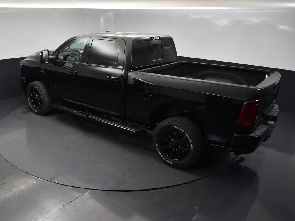 New 2026 Diamond Black Crystal Pearl-Coat Exterior Paint RAM Laramie image 39