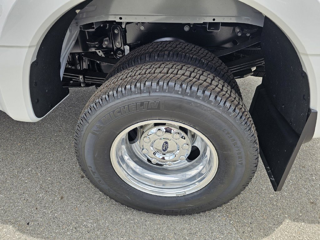 New 2026 White Ford Platinum image 17