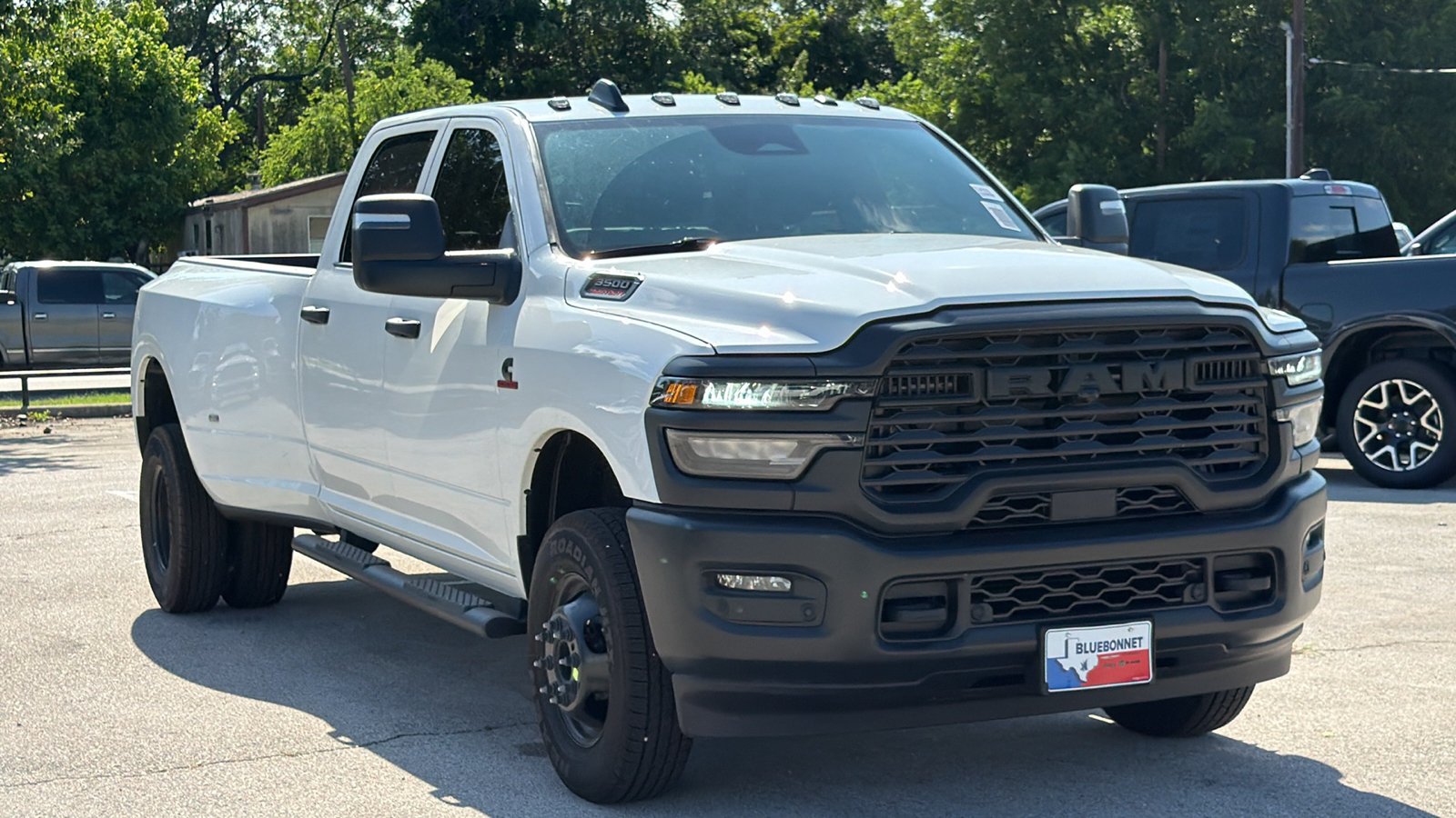 New 2026 Bright White Clear-Coat Exterior Paint RAM Tradesman image 3