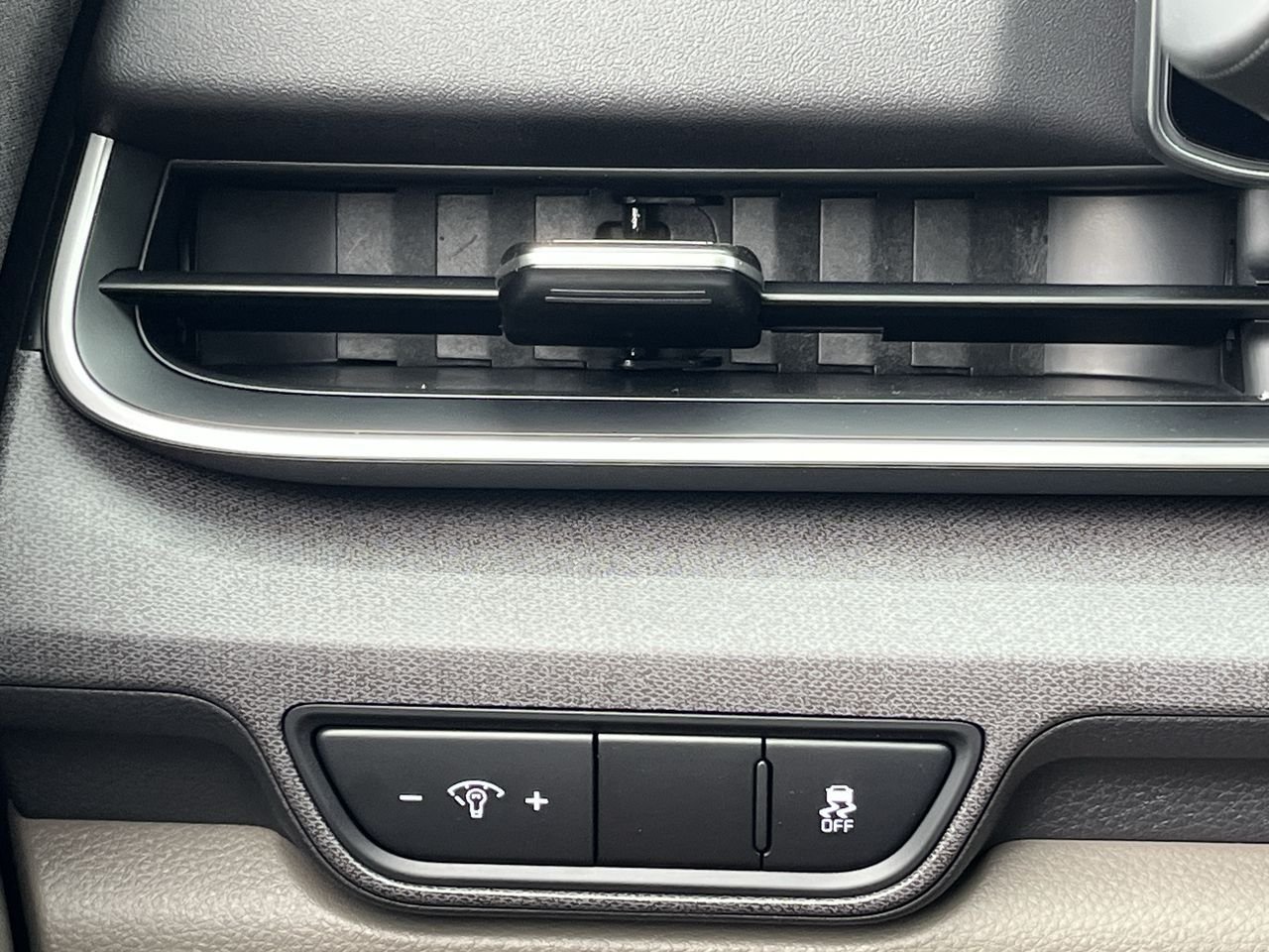 New 2026 Snow White Pearl Kia EX image 18