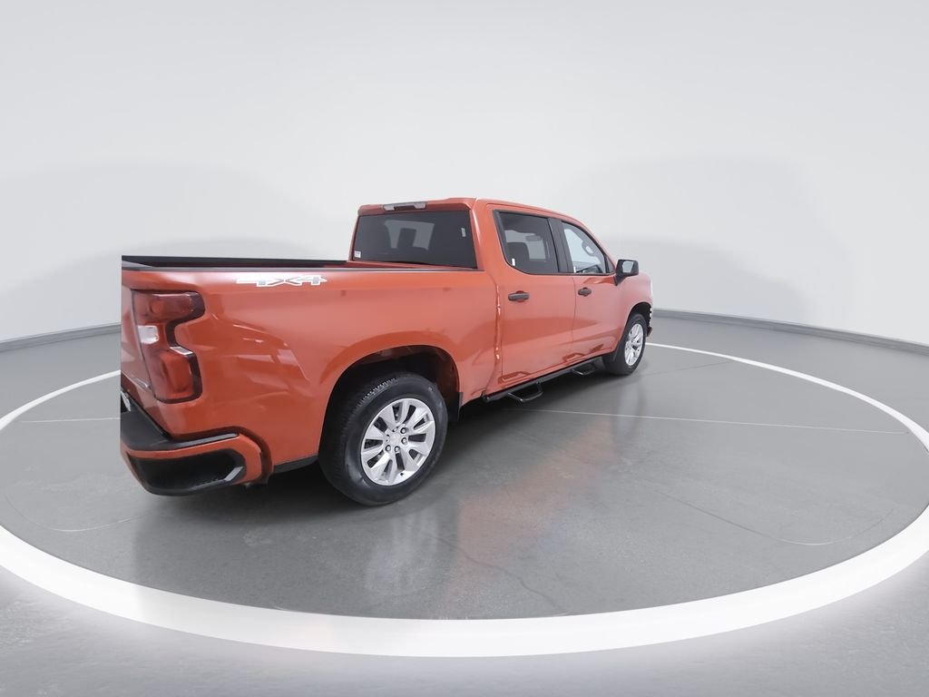 Used 2021 Red Chevrolet Custom image 7