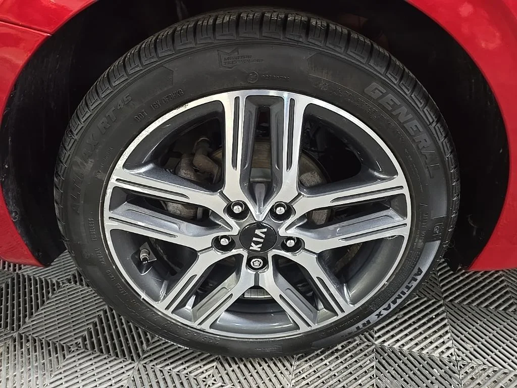 Used 2019 Currant Red Kia EX image 13