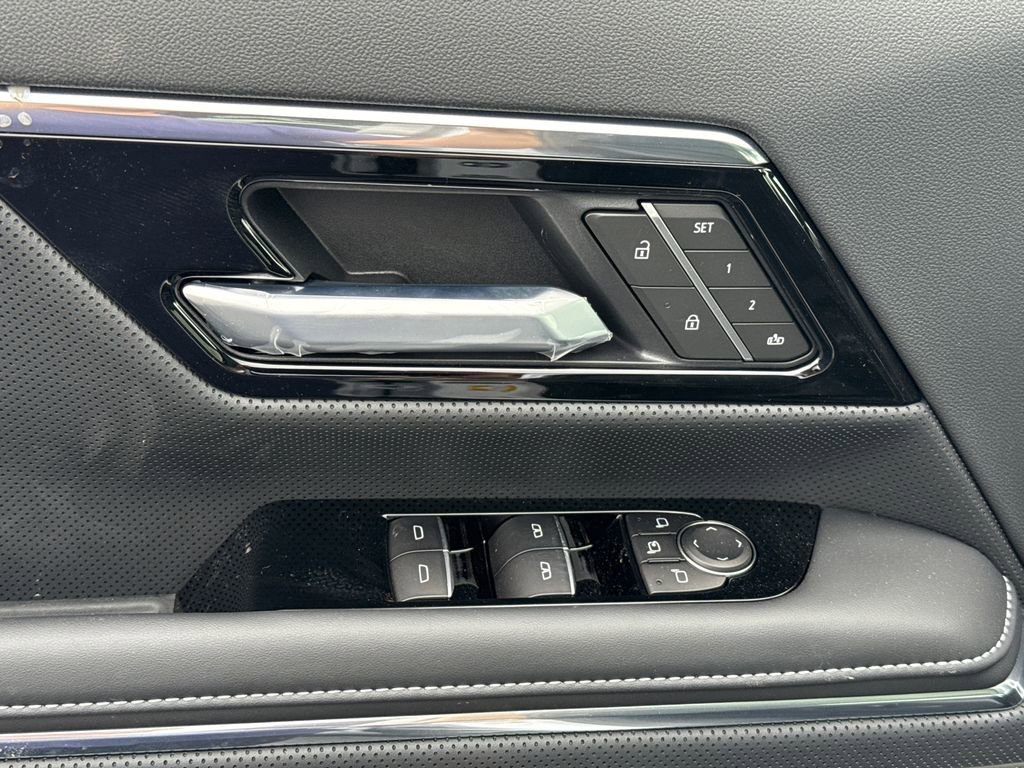 2025 GMC Sierra EV Denali - Photo 17