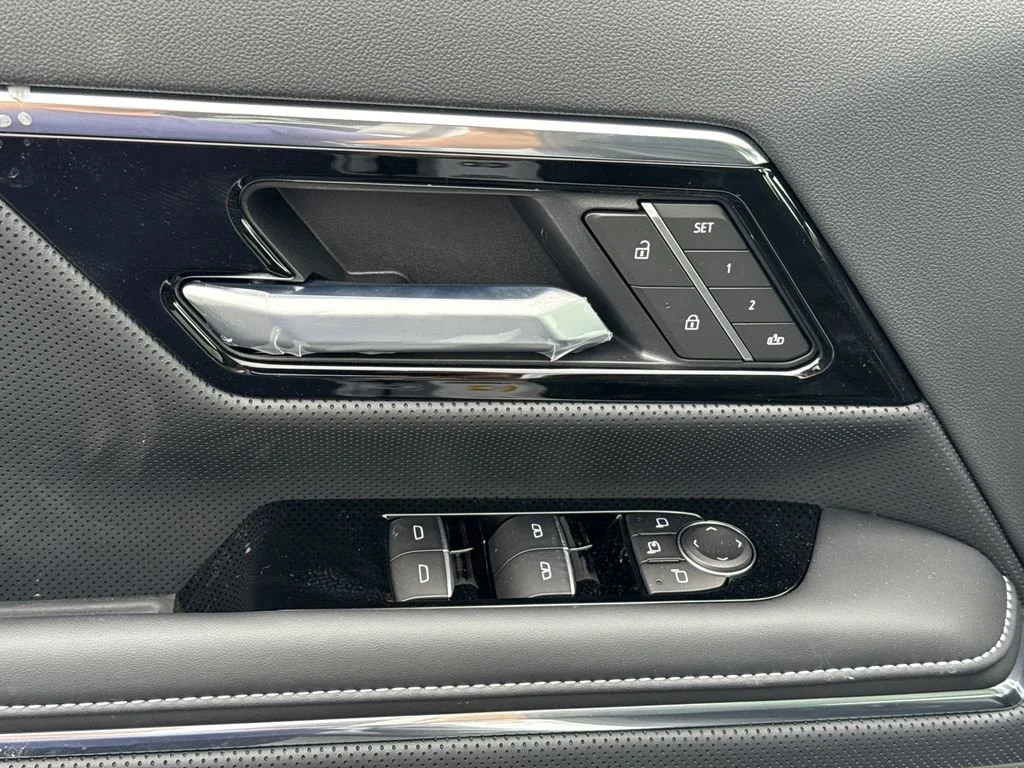 2025 GMC Sierra EV Denali - Photo 17