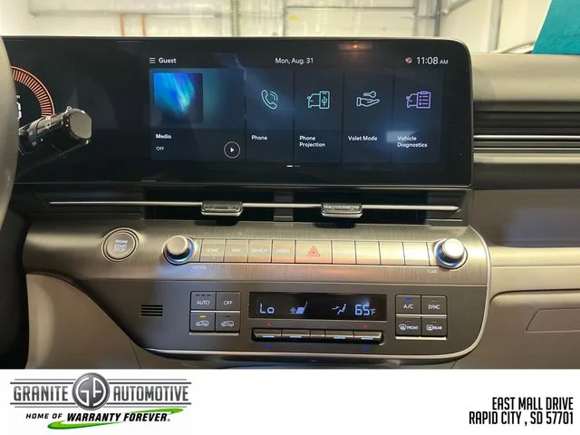 Used 2025 White Hyundai SEL image 27