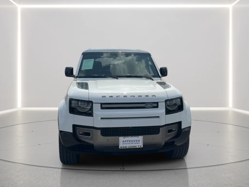 Used 2024  Land Rover X-Dynamic SE image 2