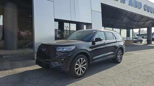 New 2026 Agate Black Metallic Ford ST-Line RWD image 18