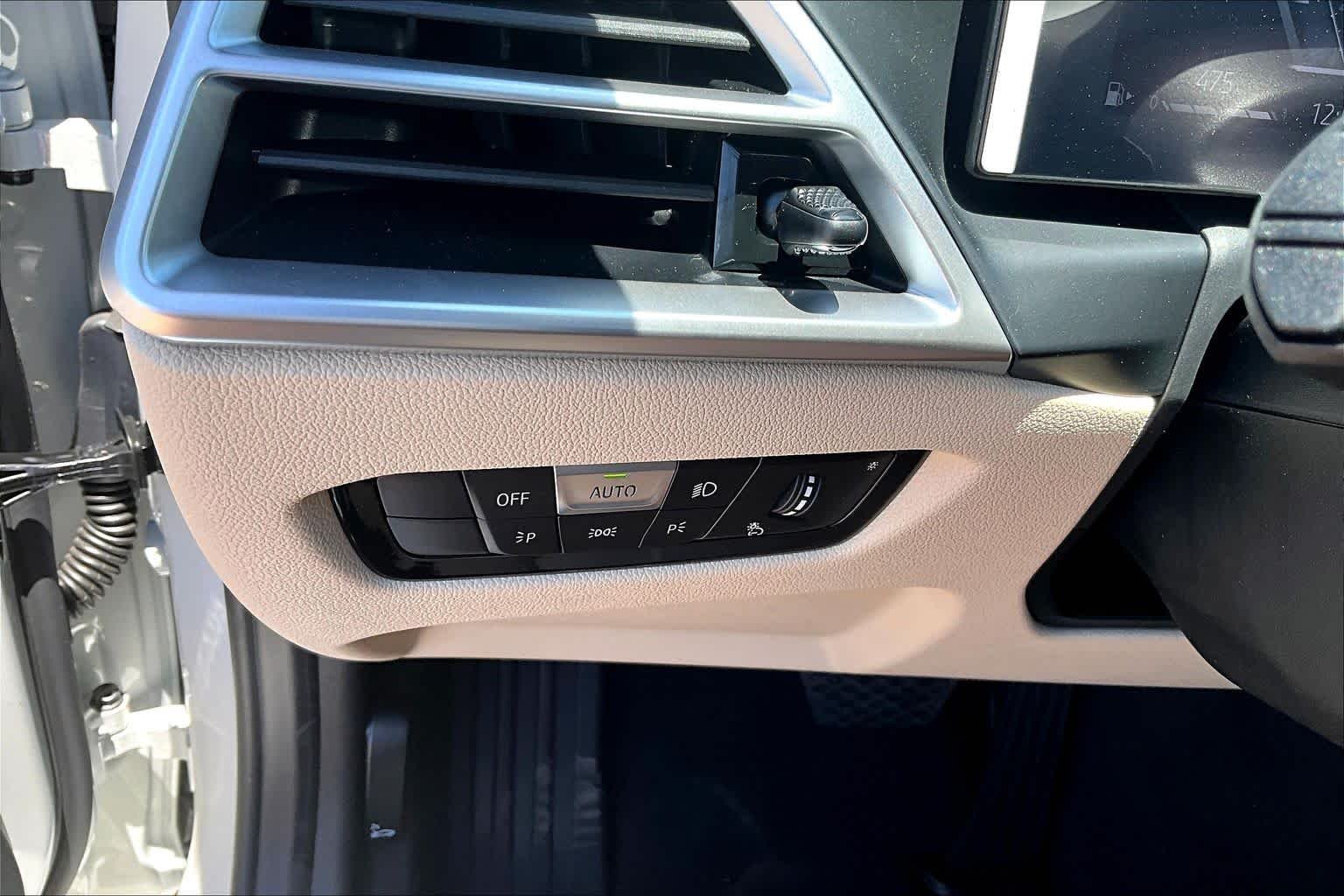 New 2026 Alpine White BMW 330i xDrive image 18