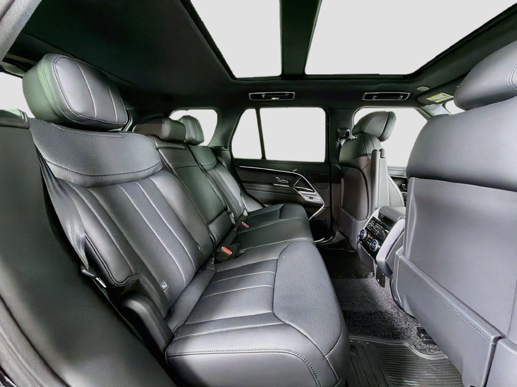 New 2027 Santorini Black Land Rover SE image 29