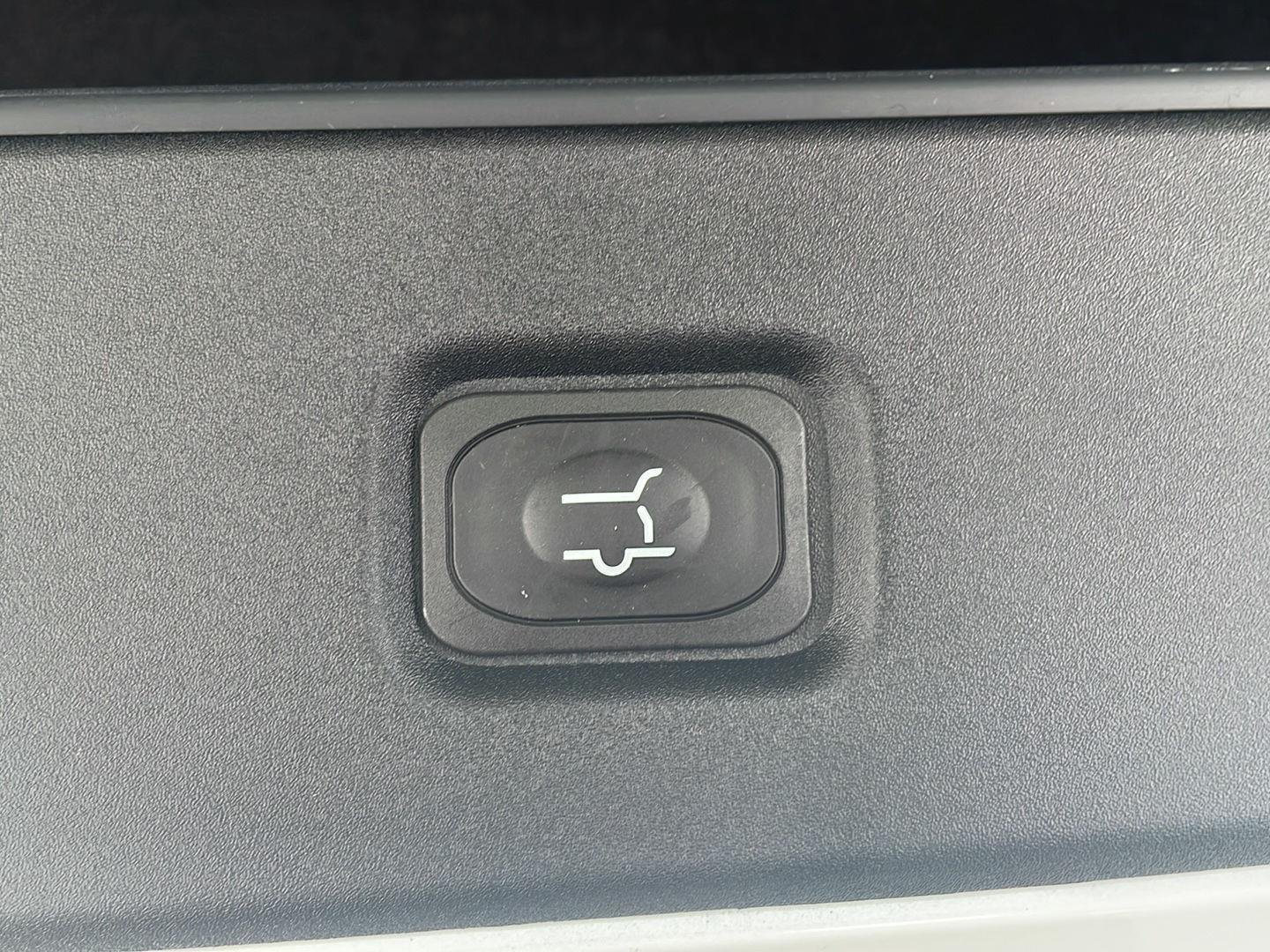 New 2027 Star White Metallic Tri-Coat Ford MAX Platinum image 33