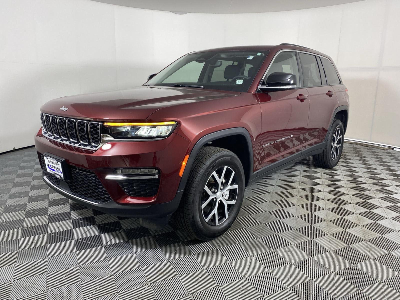 Used 2023  Jeep  image 3