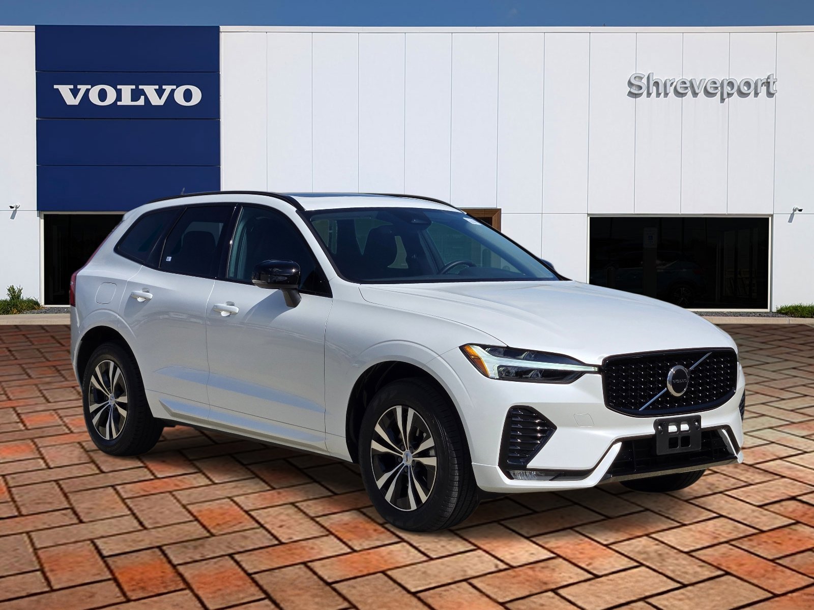 Used 2025 White Volvo Core image 3