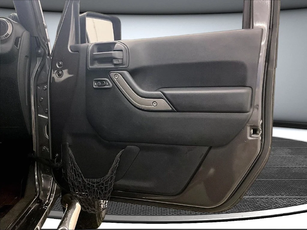 Used 2014 Gray Jeep Unlimited Sport image 26