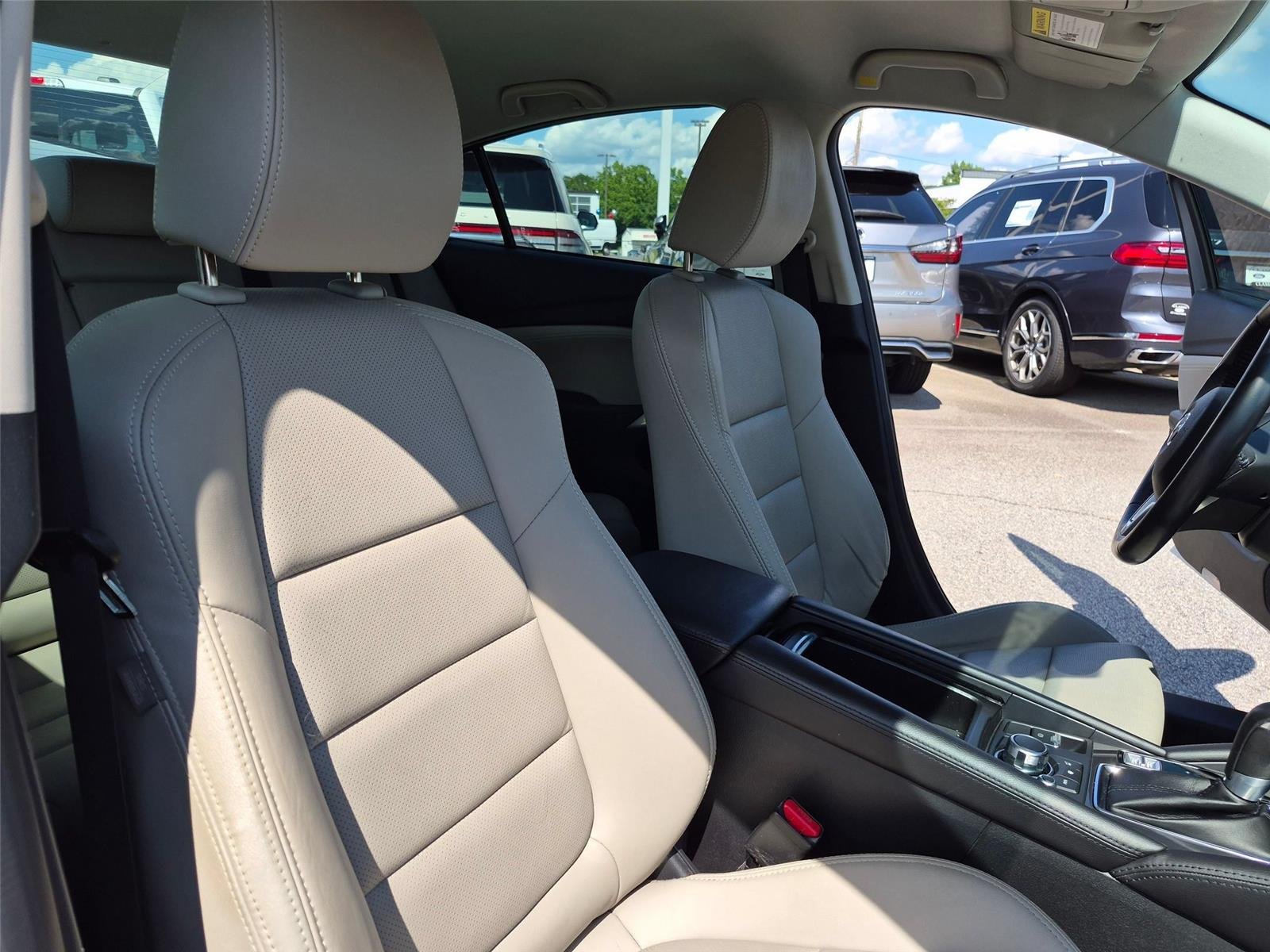 Used 2016 Snowflake White Pearl Mica Mazda i Touring image 31