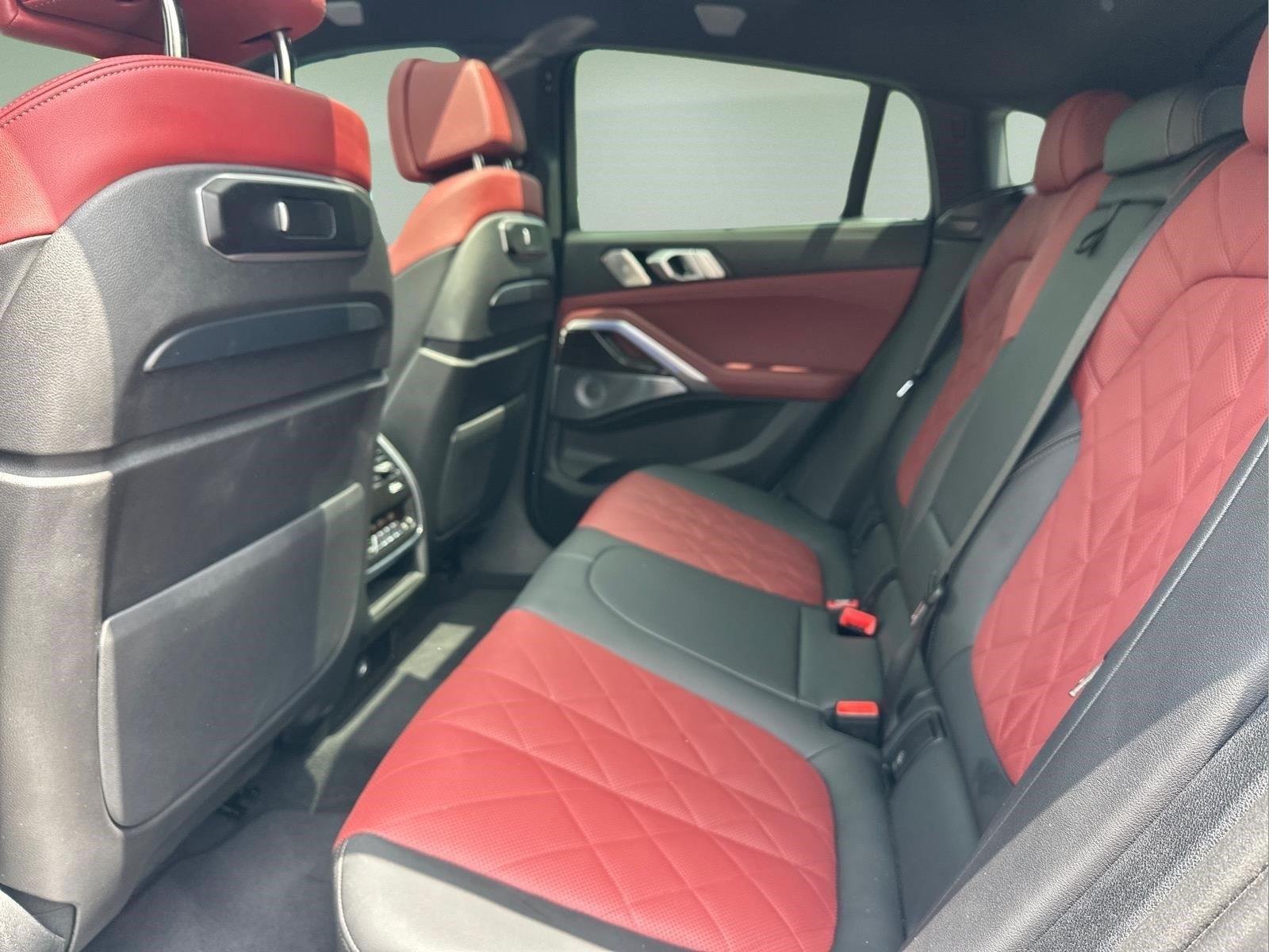 Used 2025  BMW M60i image 18