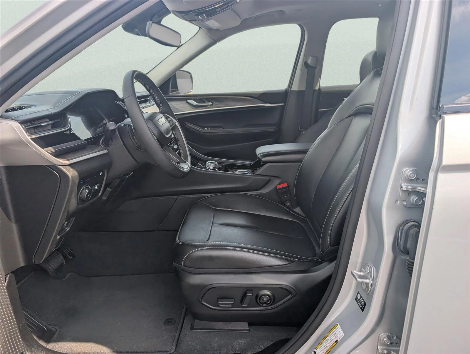 Used 2022 Silver Zynith Jeep 4x4 image 14
