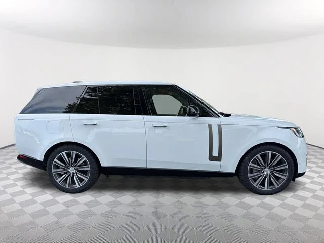 Used 2023 White Land Rover P440e SE image 4