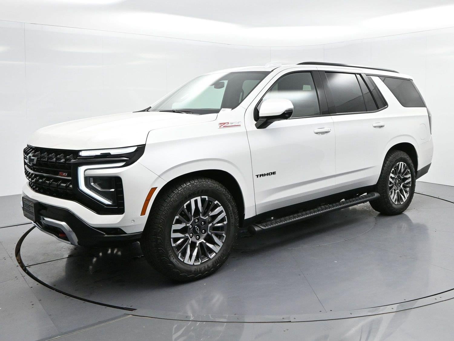 Used 2025 Iridescent Pearl Tricoat Chevrolet Z71 image 3