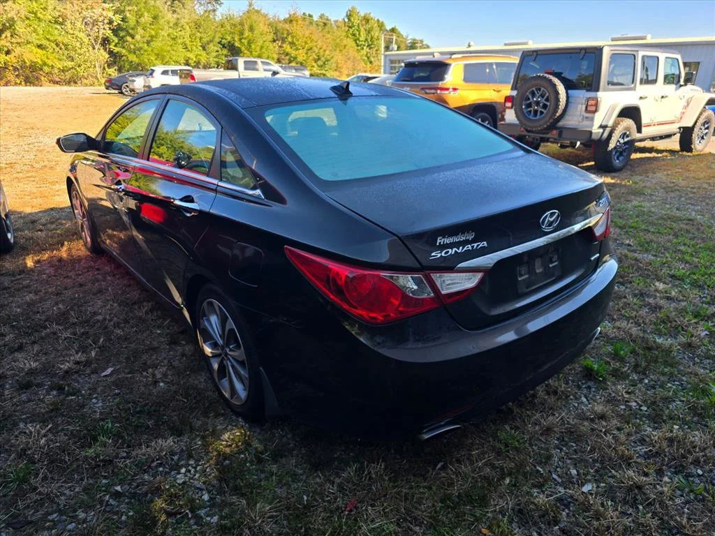 Used 2013 Black Hyundai Limited image 12