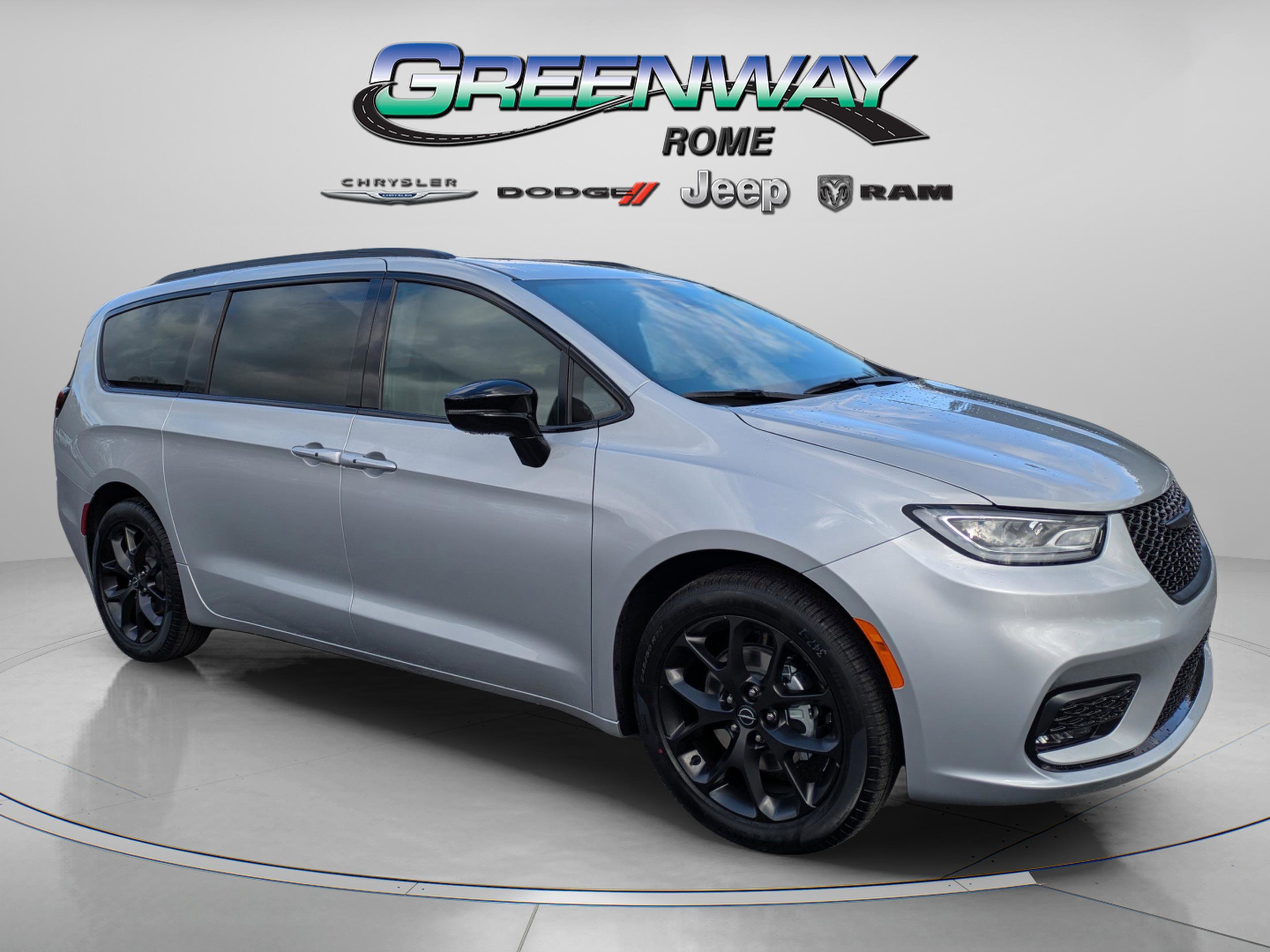 2026 Chrysler Pacifica Select's photo