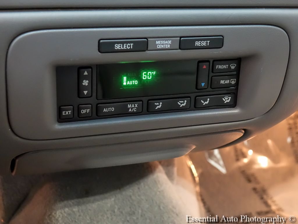 Used 1999  Lincoln Signature image 17