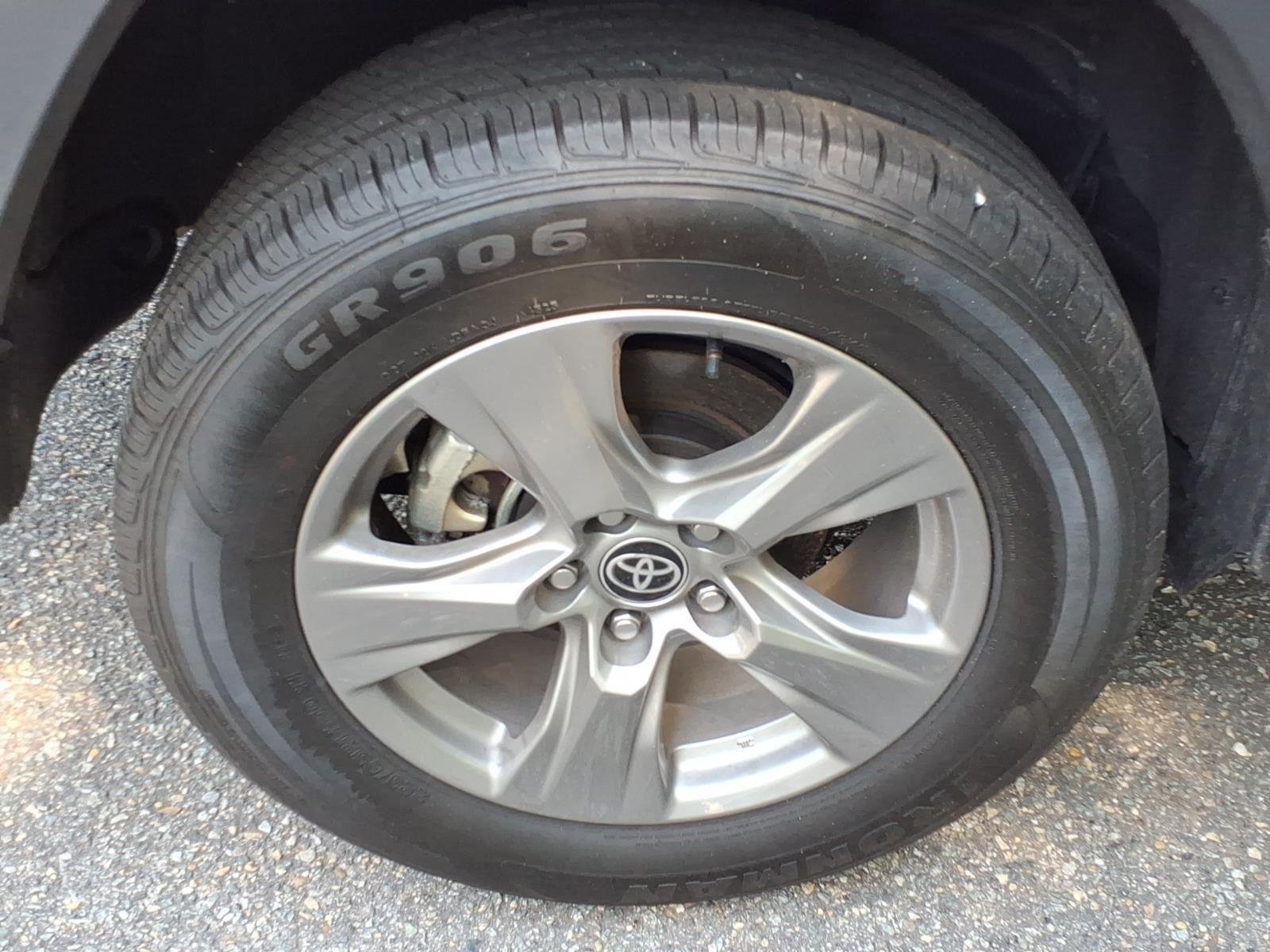 Used 2024  TOYOTA  image 10