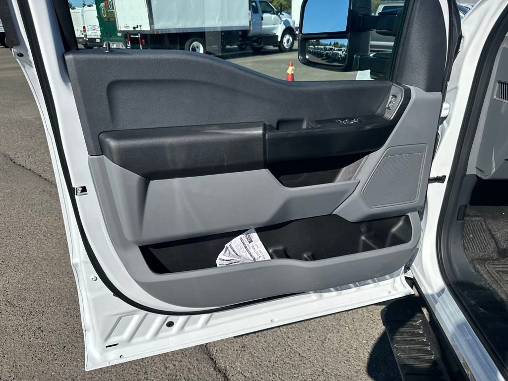 New 2025 Oxford White Ford XL image 10