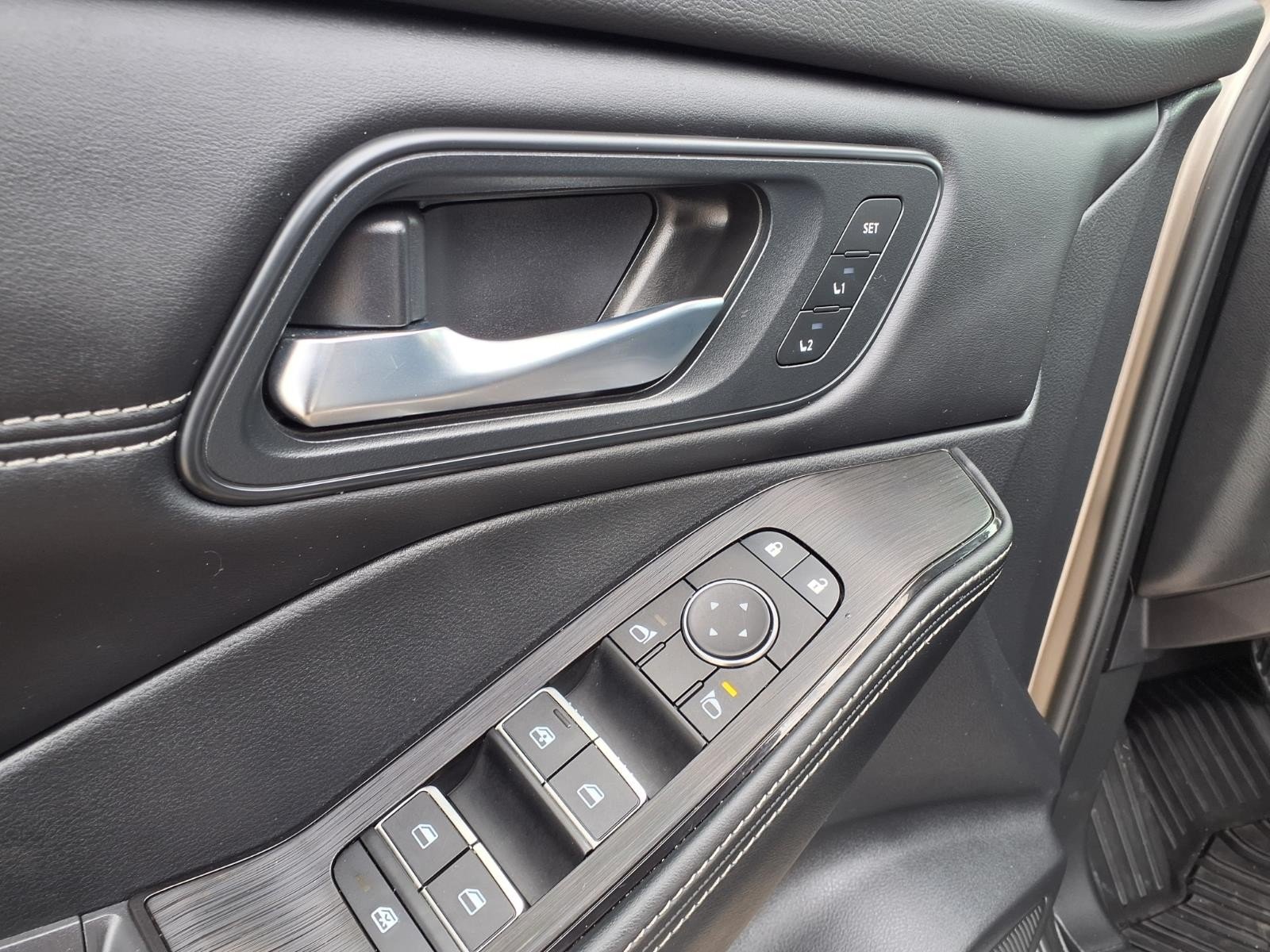 2024 Nissan Rogue SL Silver at Robbins Nissan