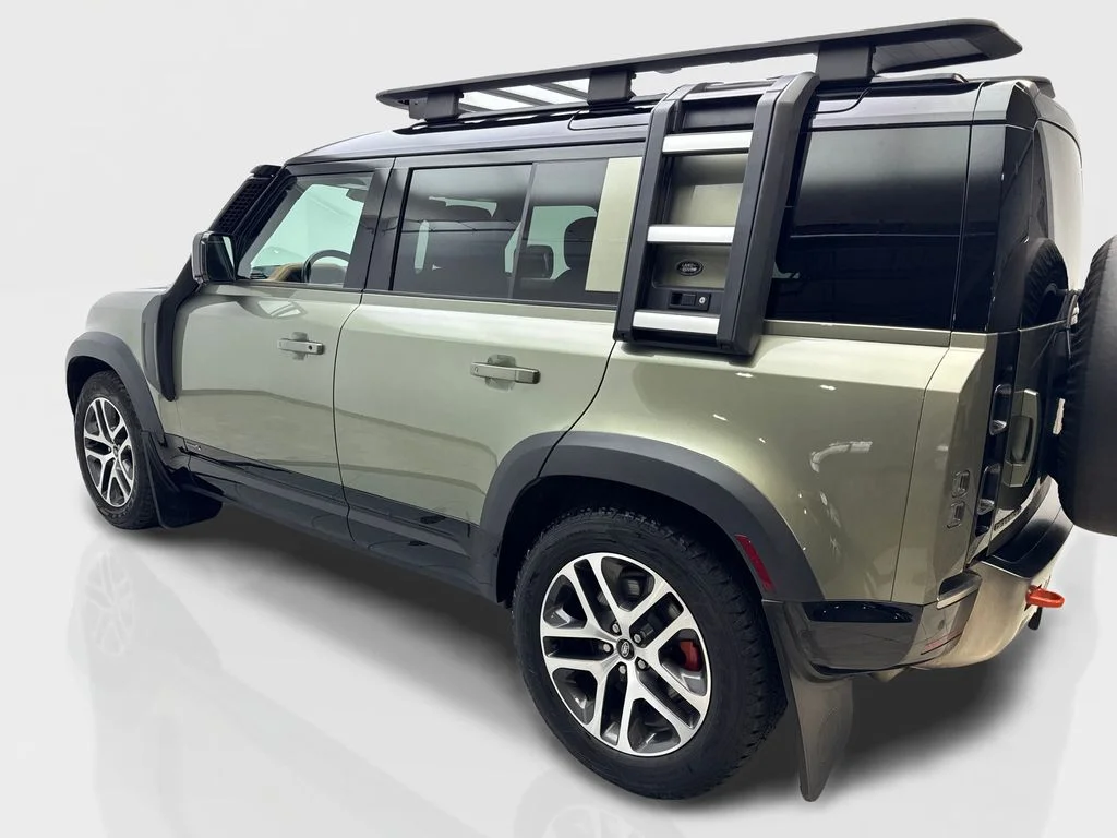 Used 2023 Green Land Rover X image 14