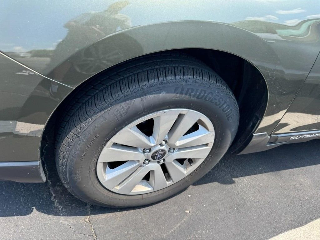 Used 2017 Green Subaru 2.5i Premium image 4