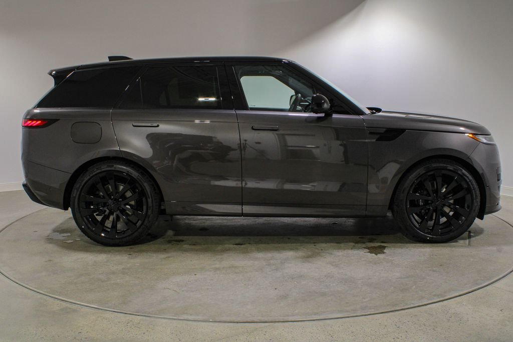 New 2026 Charente Grey Land Rover Dynamic SE image 6
