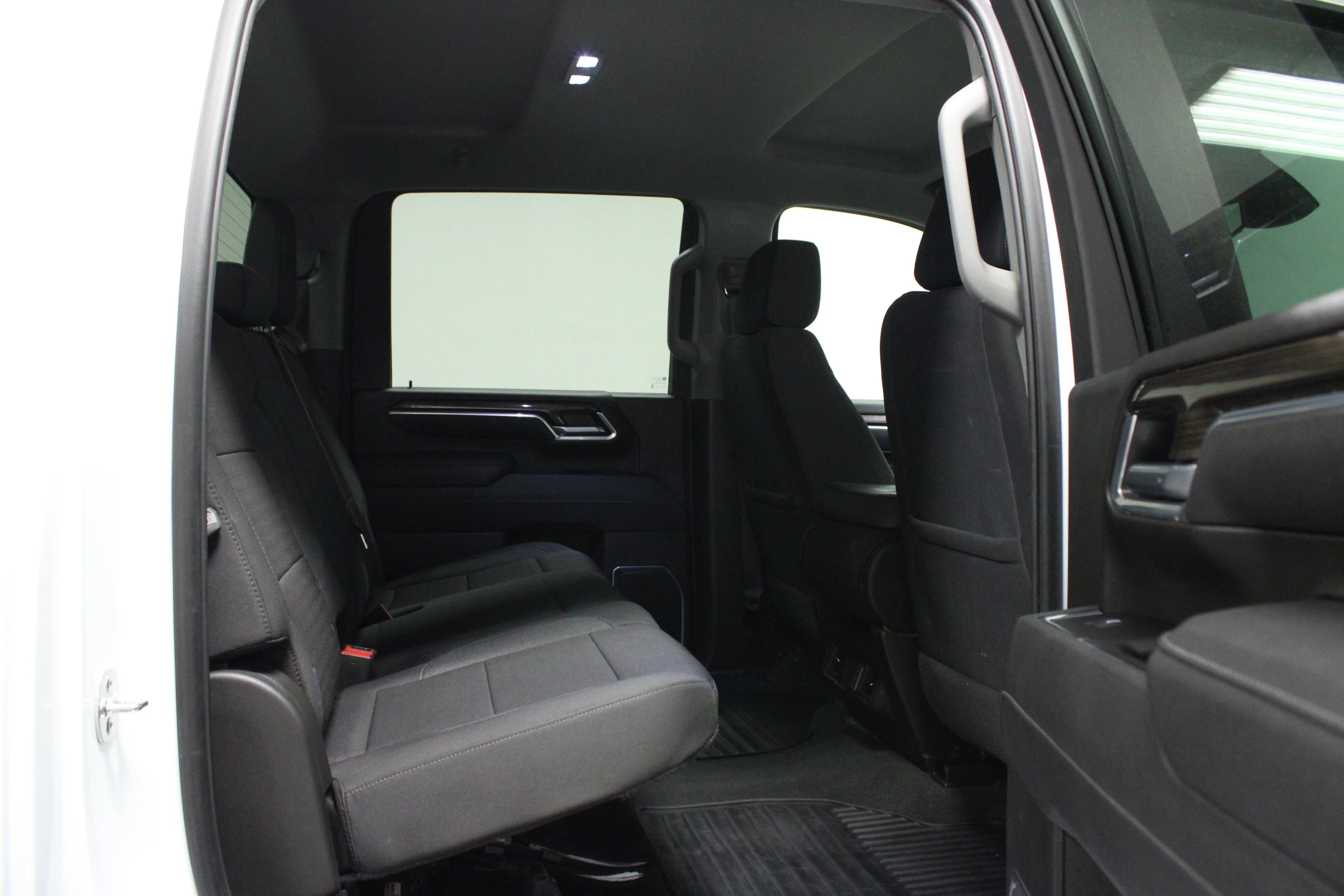 Used 2025 Summit White Chevrolet LT image 15