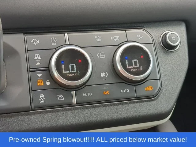 Used 2020  Land Rover SE image 34