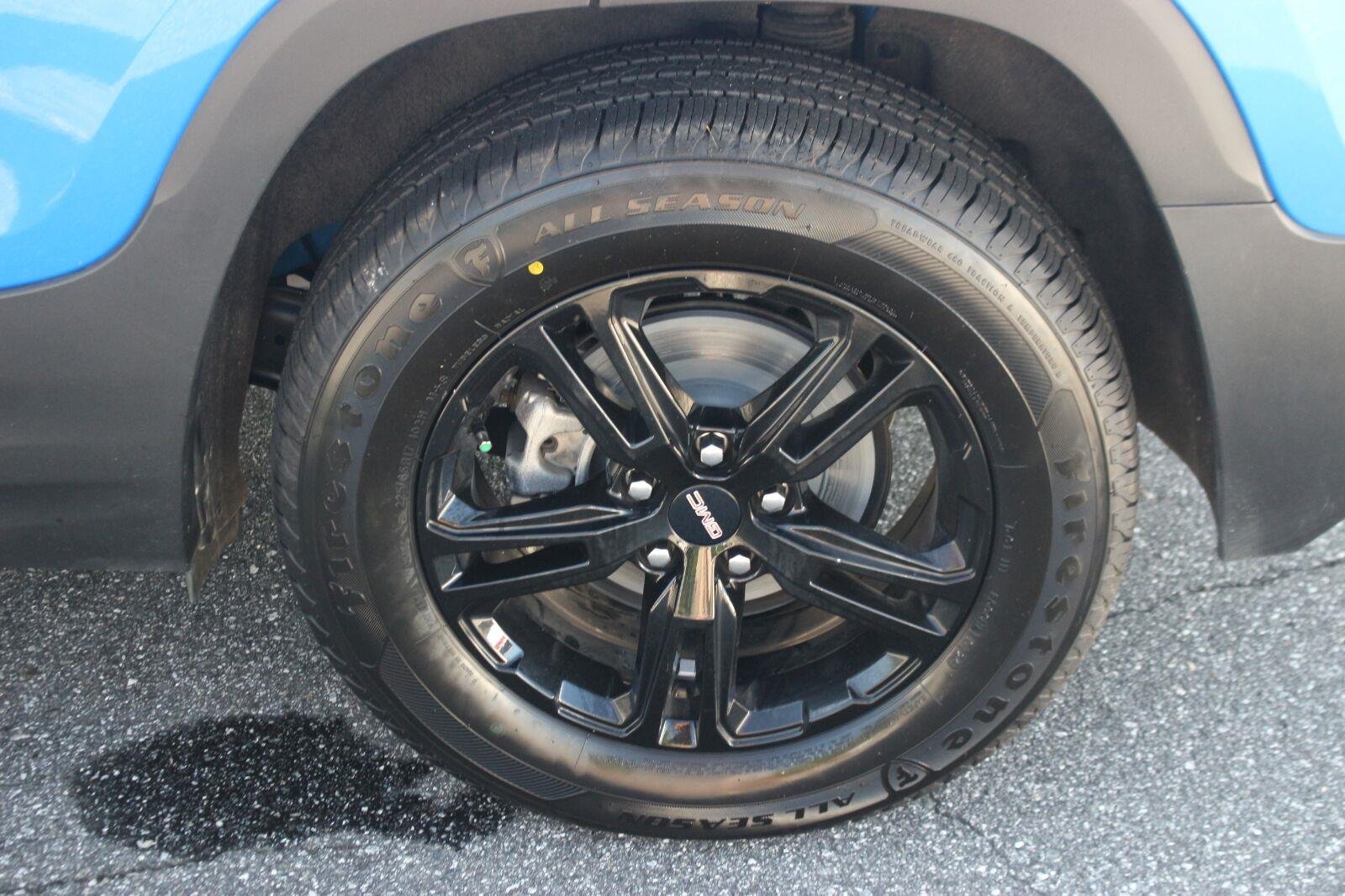 Used 2024 Riptide Metallic GMC AT4 image 41