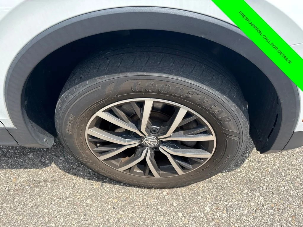 Used 2019 White Volkswagen 2.0T SE image 5