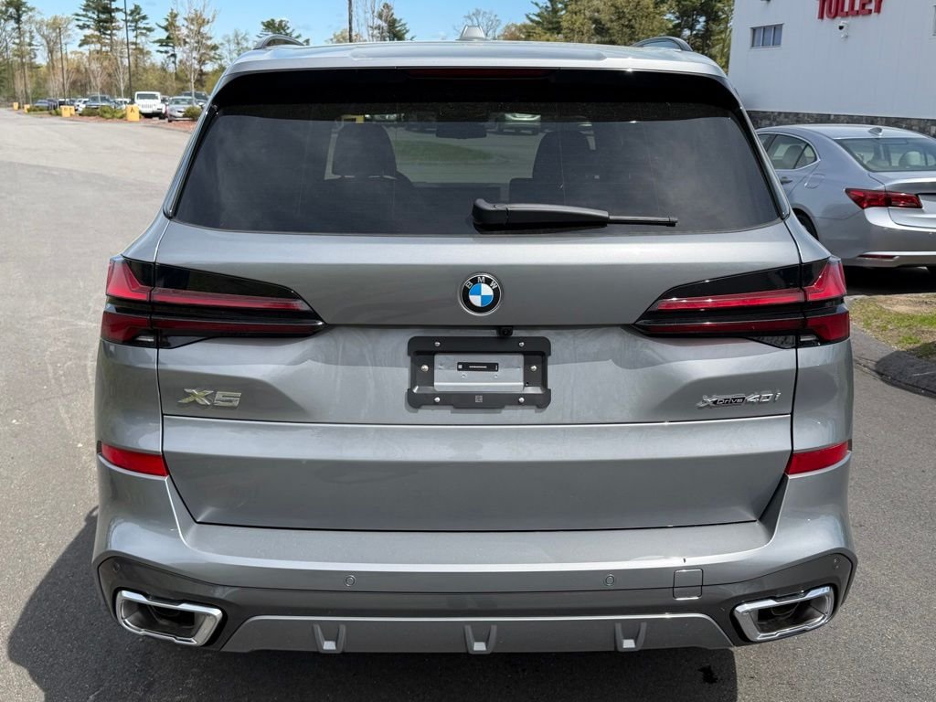 New 2026 Skyscraper Grey Metallic BMW xDrive40i image 4