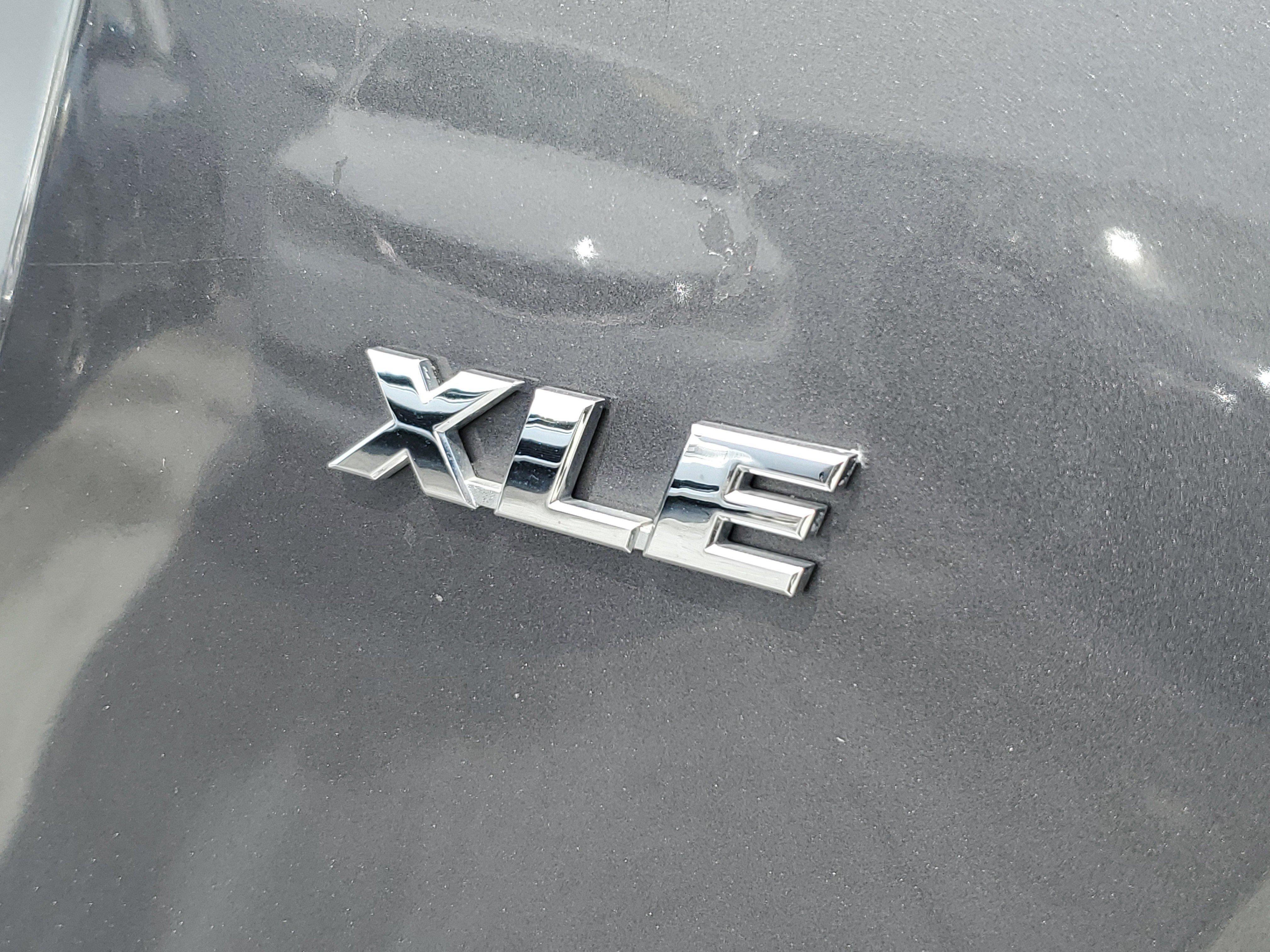 Used 2018 Magnetic Gray Metallic Toyota XLE image 8