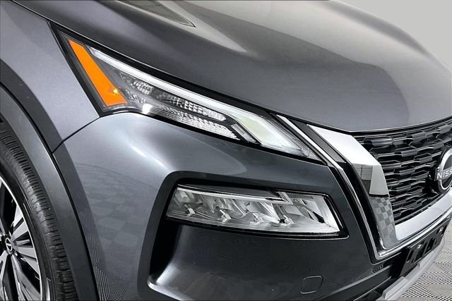 Used 2022 Gray Nissan SV image 30