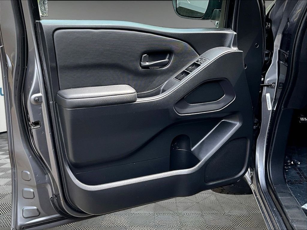 Used 2023 Gray Nissan S image 11