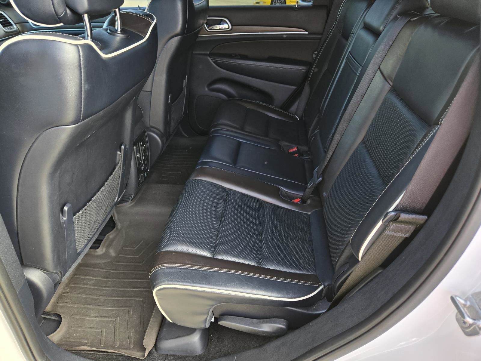 Used 2017 Ivory 3-Coat Jeep Overland image 30