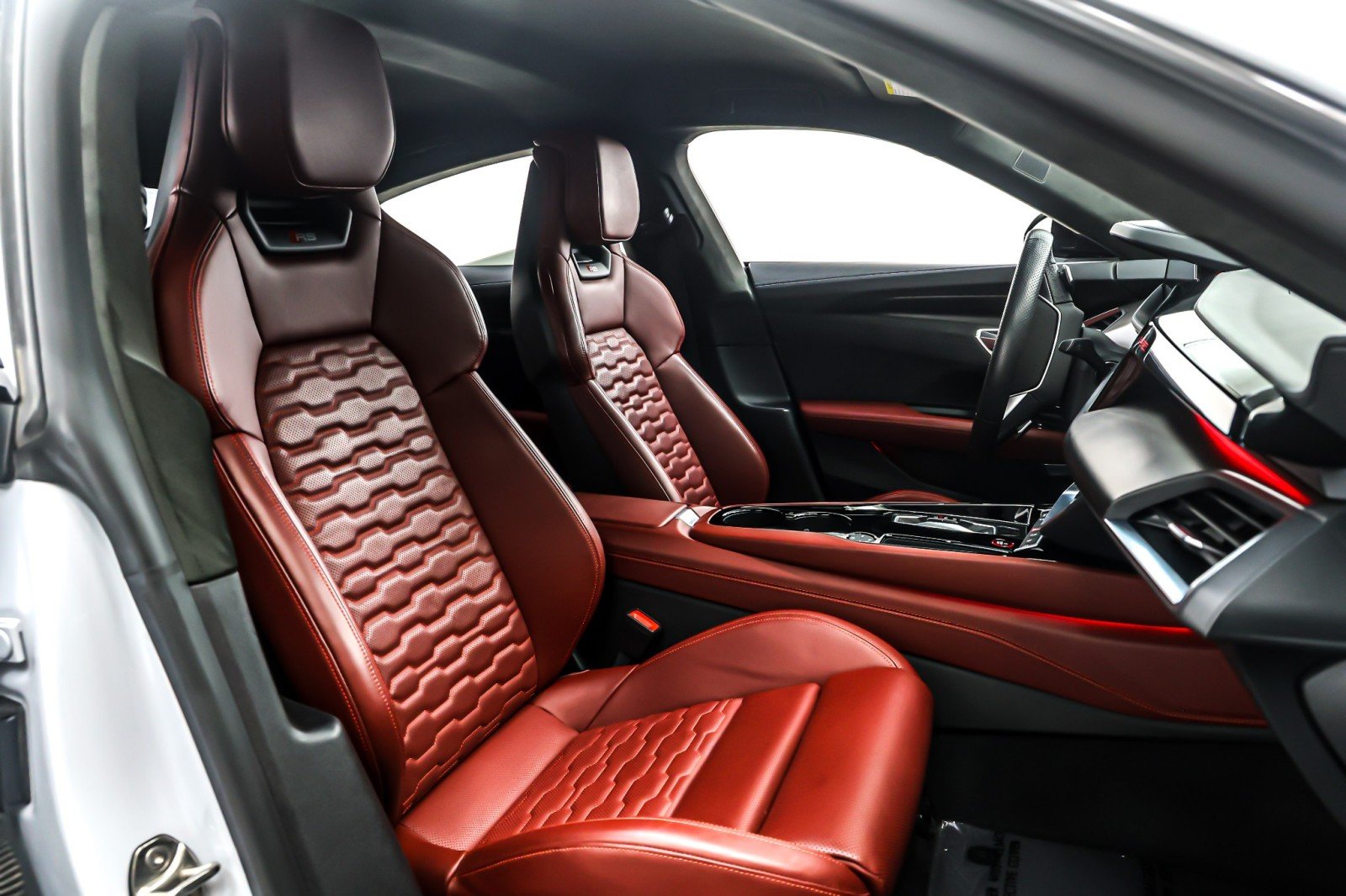 2024 Audi e-tron GT Prestige - Photo 8