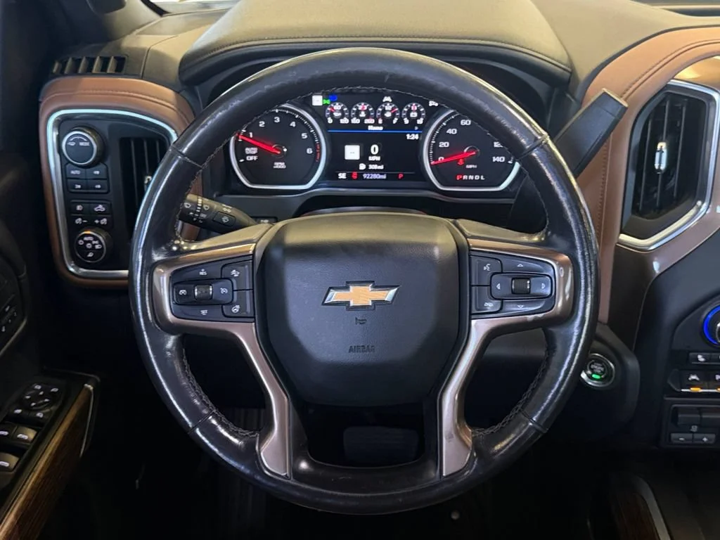 Used 2021 IRIDESCENT PEARL TRICOAT Chevrolet High Country image 17