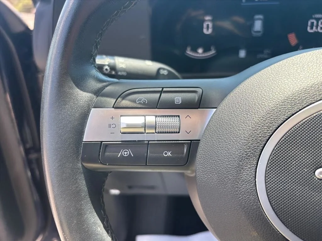 Used 2025 Blue Hyundai SEL image 15