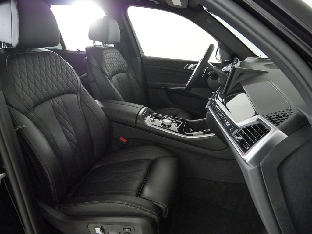 New 2026 Black Sapphire Metallic BMW xDrive40i image 21