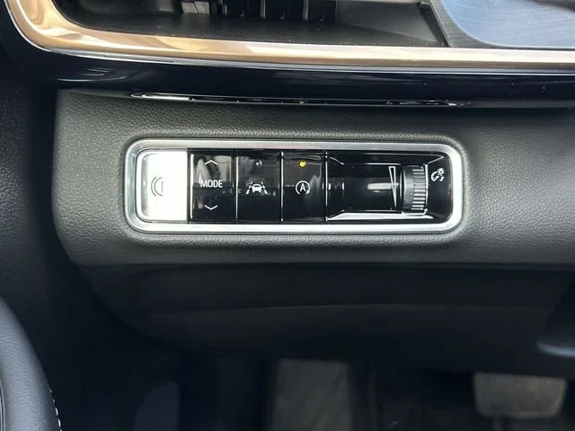 New 2026 Iridescent White Tricoat Buick Avenir image 18