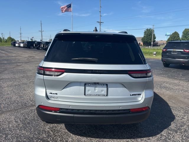 Used 2023 Silver Jeep Limited image 9