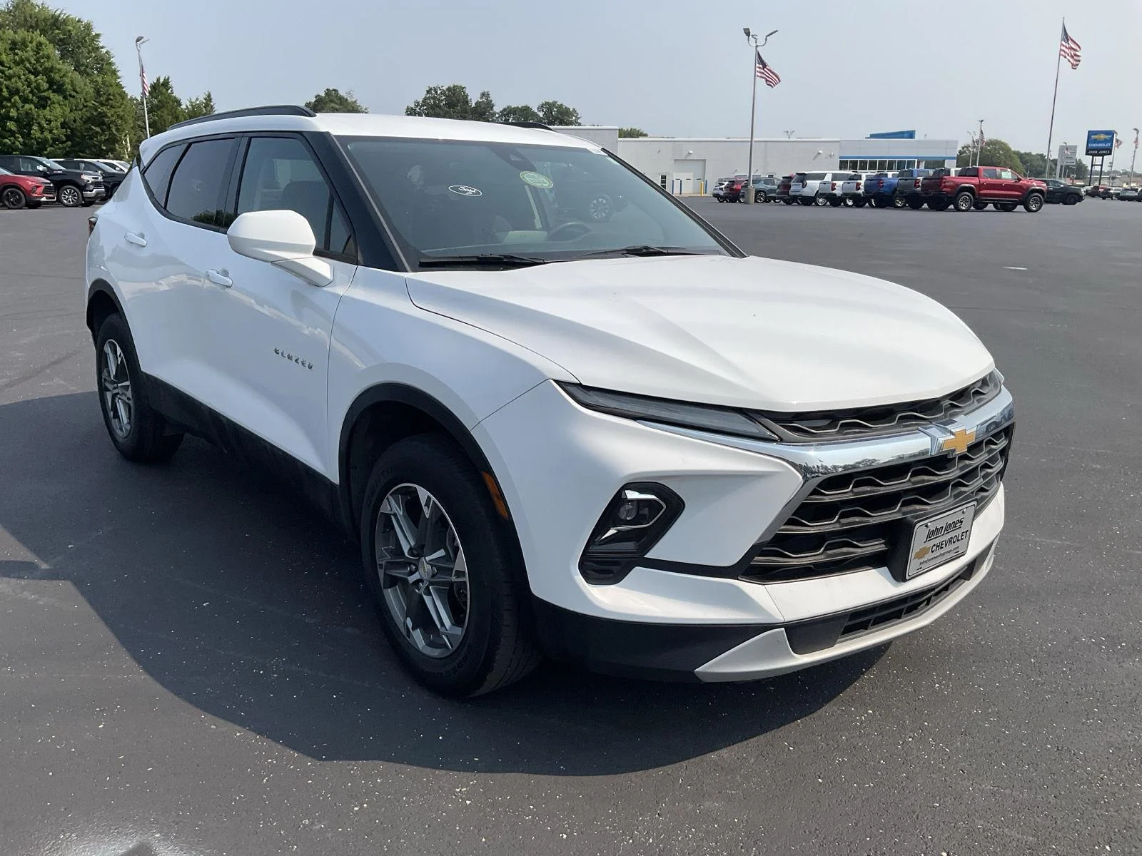 Used 2024 Summit White Chevrolet LT image 3
